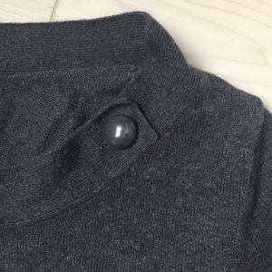 BANANA REPUBLIC WOMEN’S SWEATER